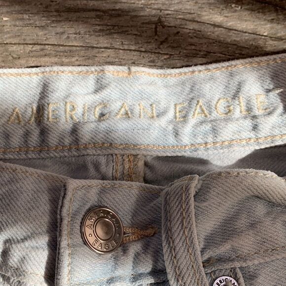 American eagle faded distressed denim cut off jeans size 00. Decorative pockets. - Picture 8 of 11